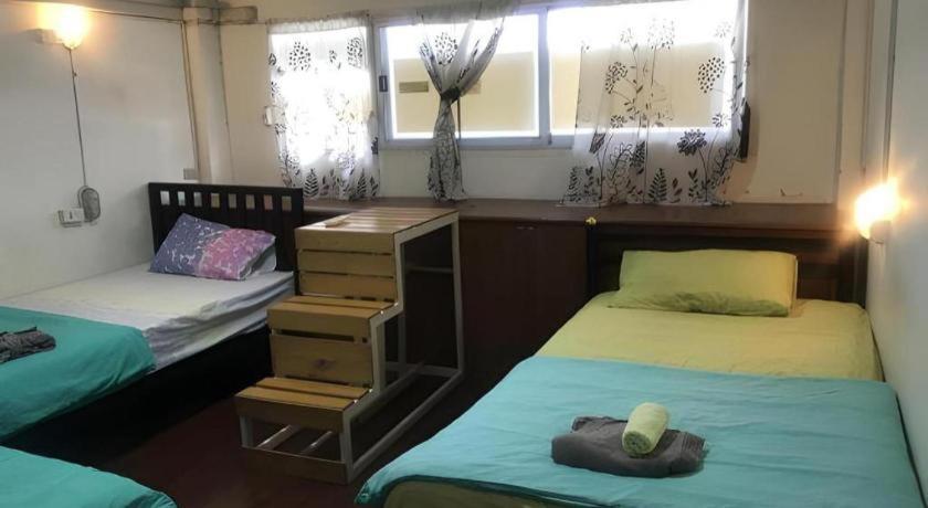 Kamin Bird Hostel Bangkok Exterior photo